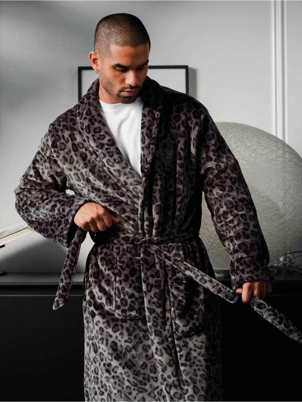 Comfrt Dreamday Plush Robe in Panther
